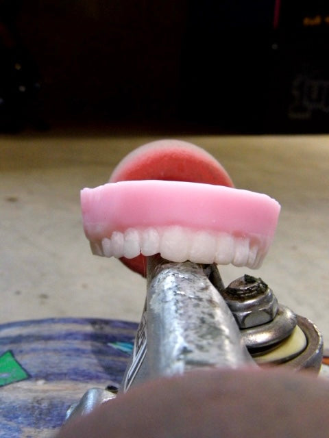 Mavwax teeth skateboard wax ￼